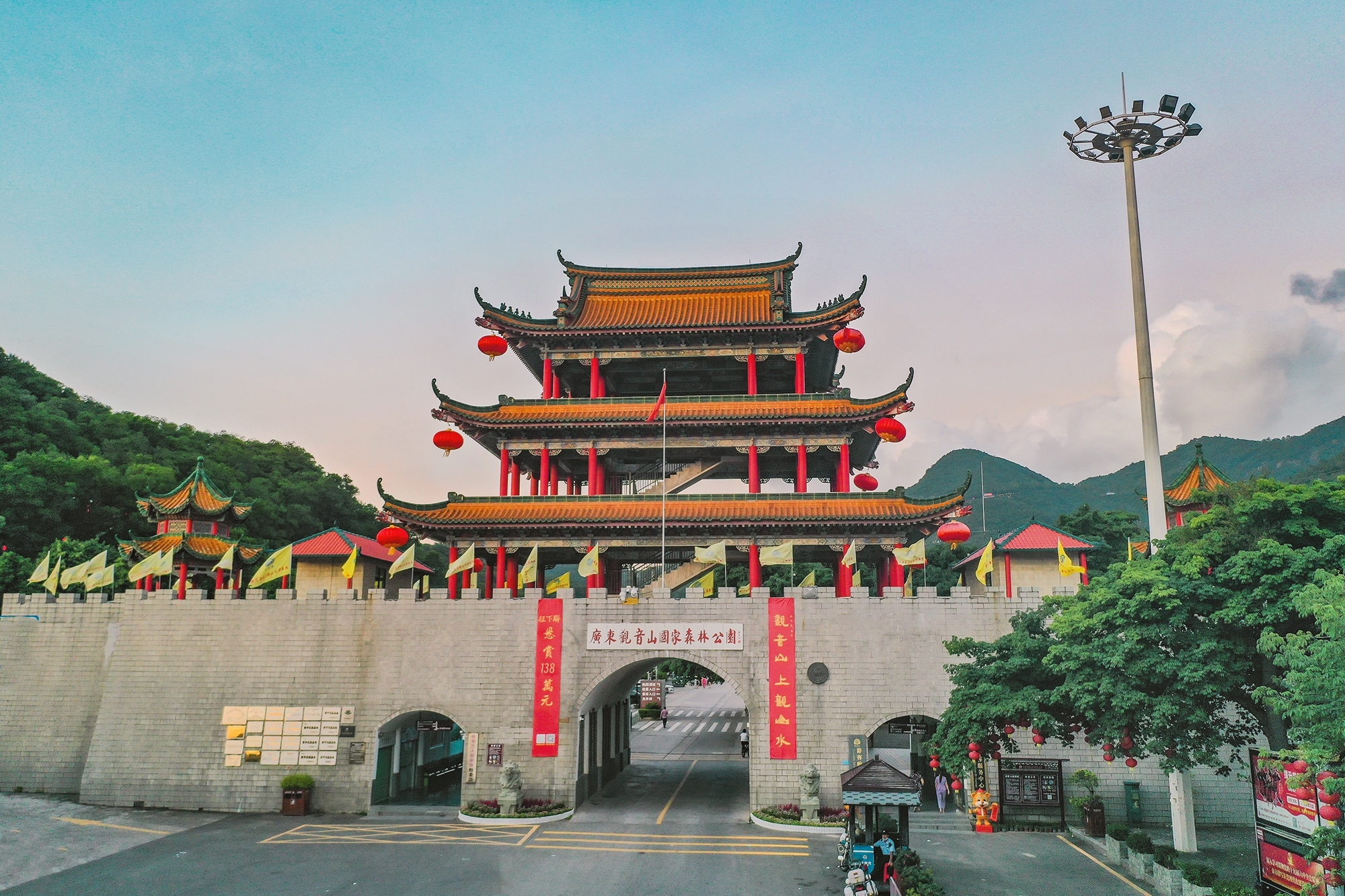 东莞观音山举行观音开库活动 