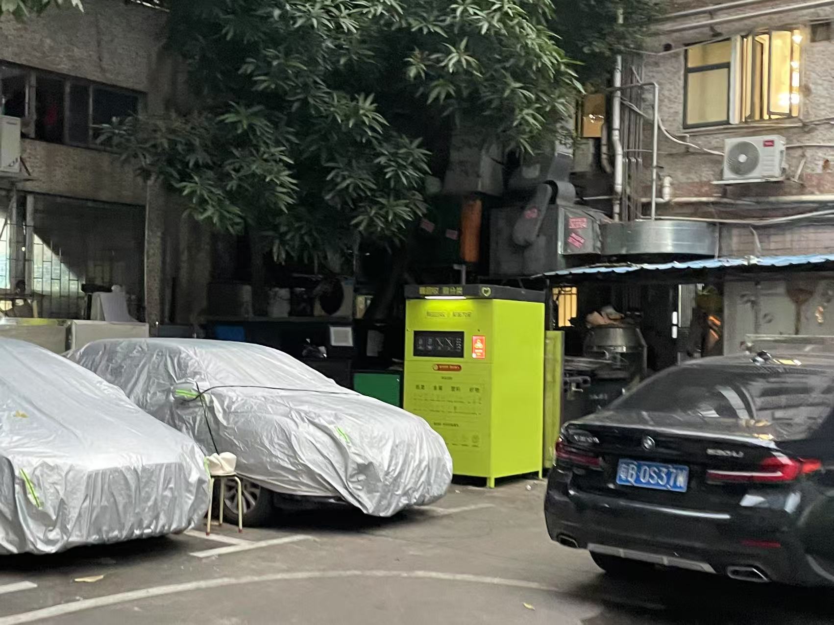 深圳福田多个小区新增智能回收机，居民点赞：方便、环保还能换钱换物