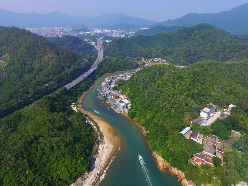 深企智造“登山神器”全网刷屏 外骨骼机器人“π”甫一亮相引发广泛关注