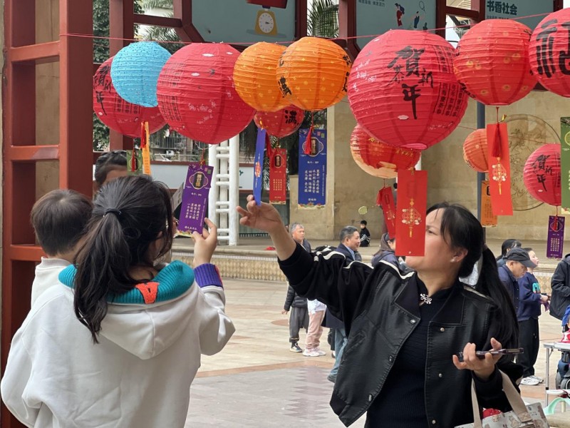 西丽街道开展“喜迎元宵，禁毒同行”禁毒宣传活动