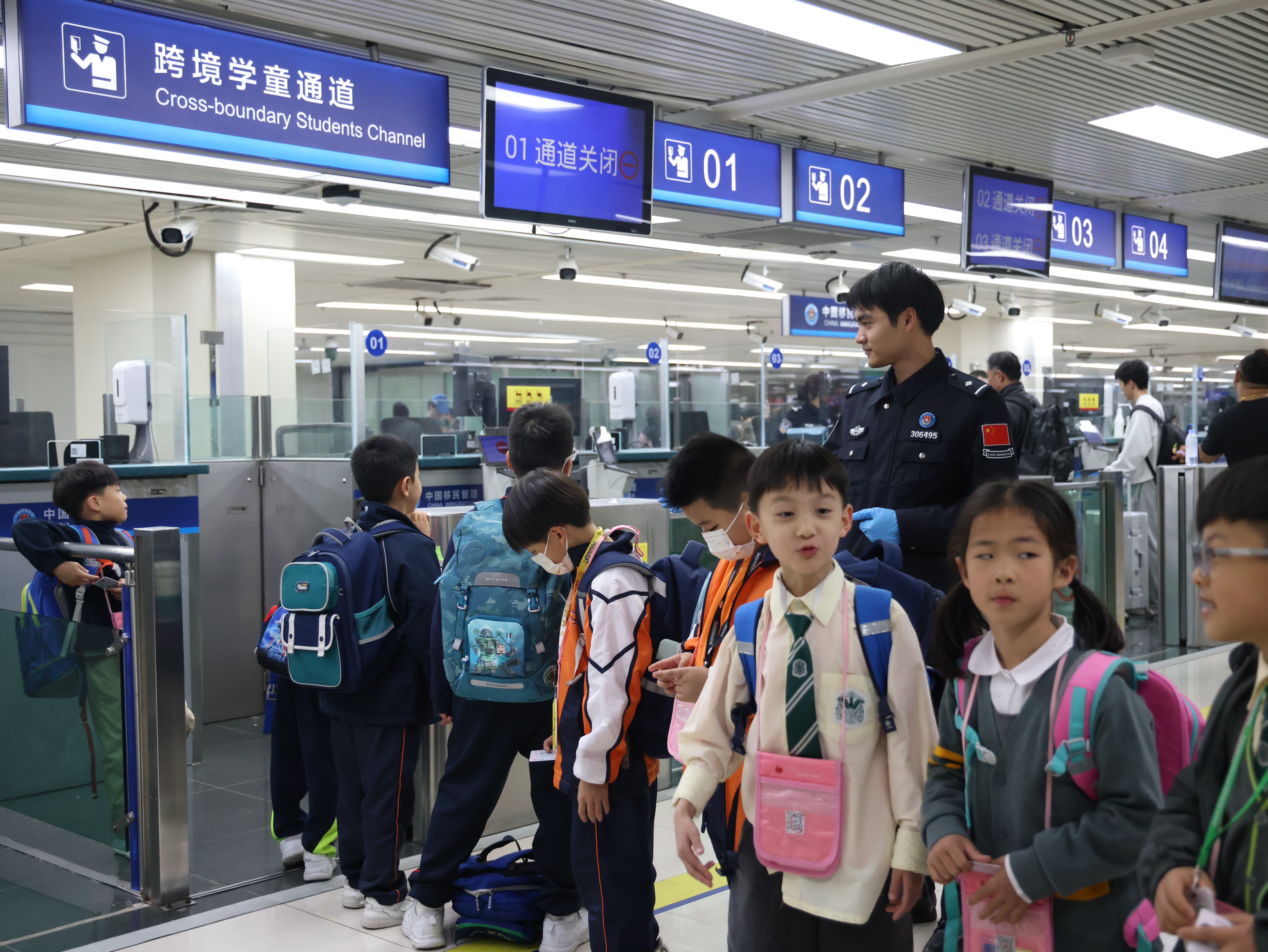 深港口岸重现跨境学童返学潮