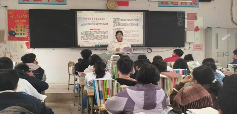 深信院“资助万里行”：跨越五省送政策，暖心助学向未来