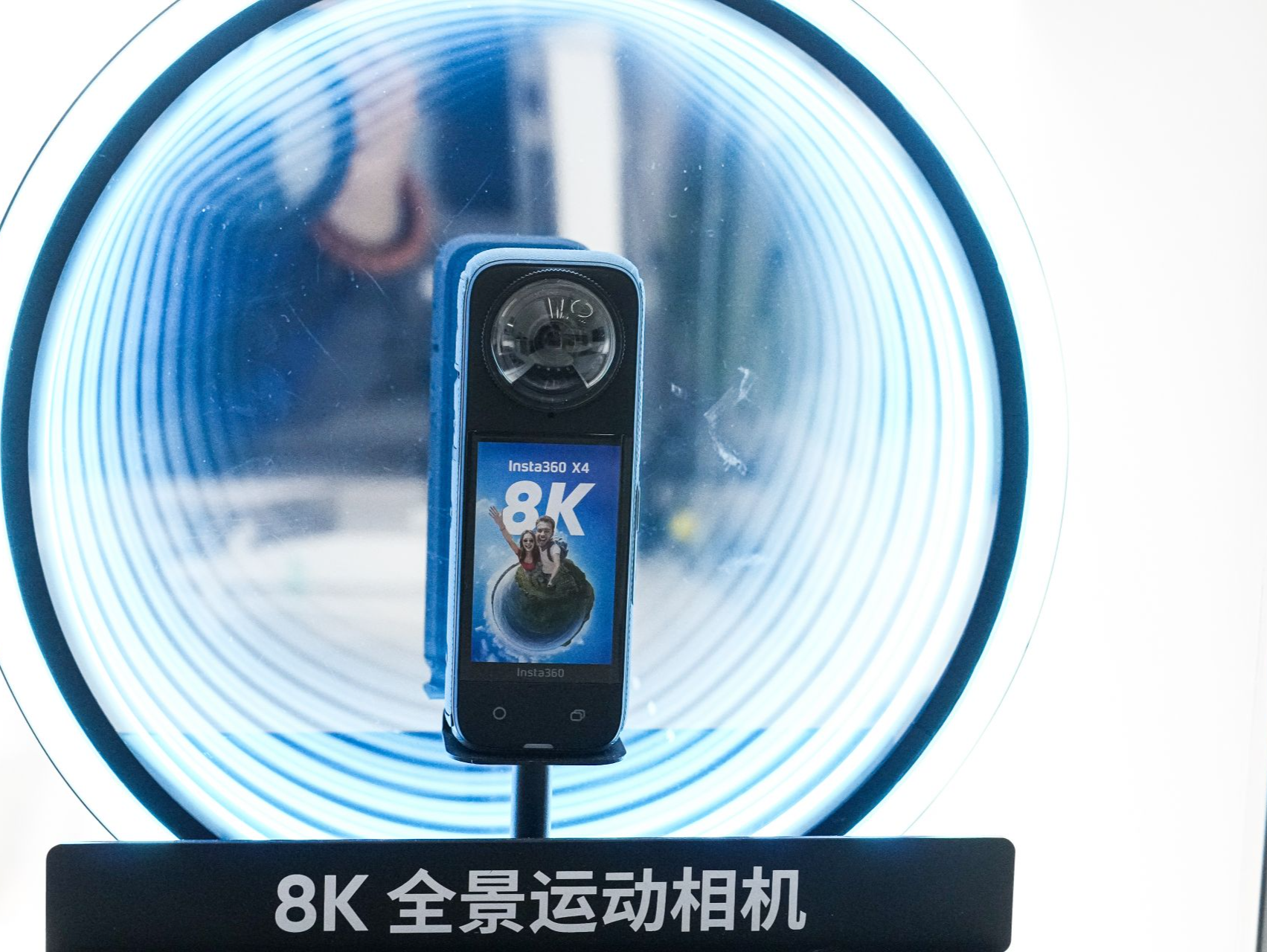 登顶、反超、定义！影石十年三连跳炼成“全球智能影像第一股”