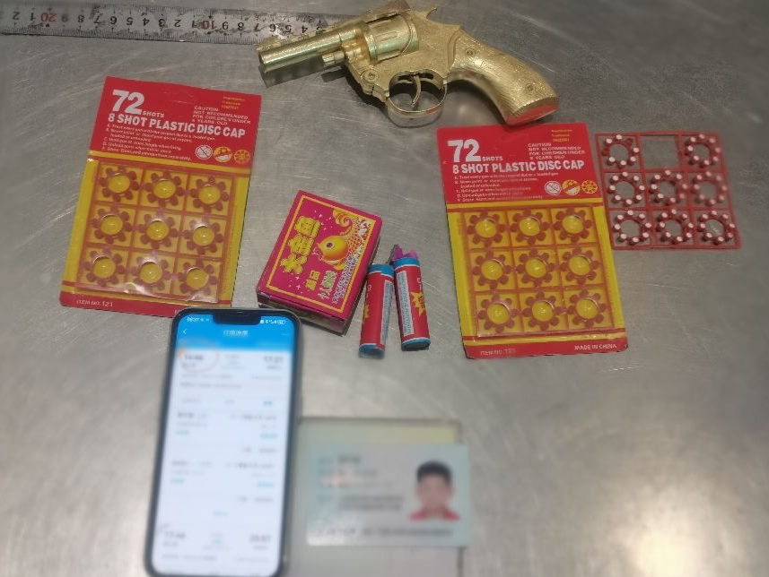 春运返程提醒：烟花爆竹不能带上火车！