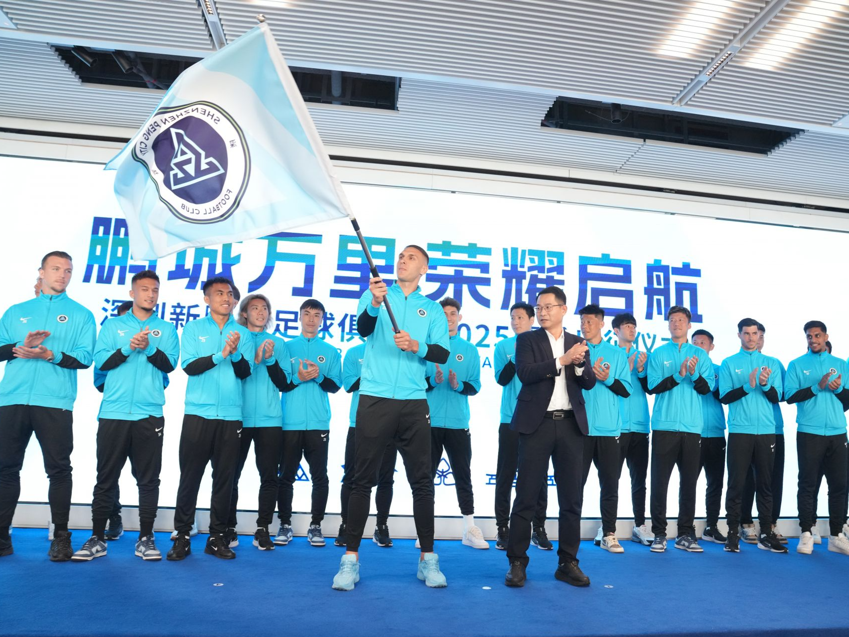 正式出征！深圳新鹏城落户“新家”迎接新赛季