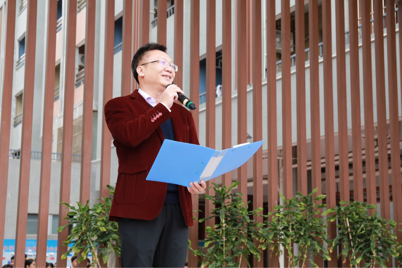 校长开学寄语 | 横岗高级中学校长毛展煜：以梦为光 拥抱时代 共赴未来