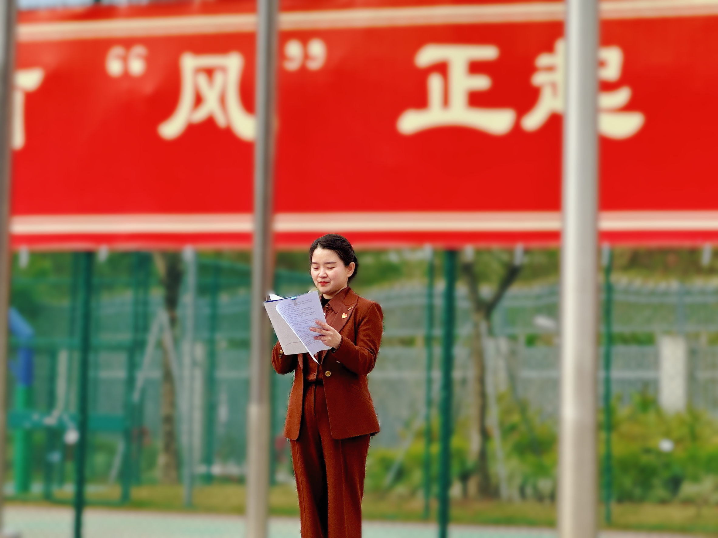 开学寄语 | 上外龙附校长于鸿燕：共做有根有梦的时代摆渡人