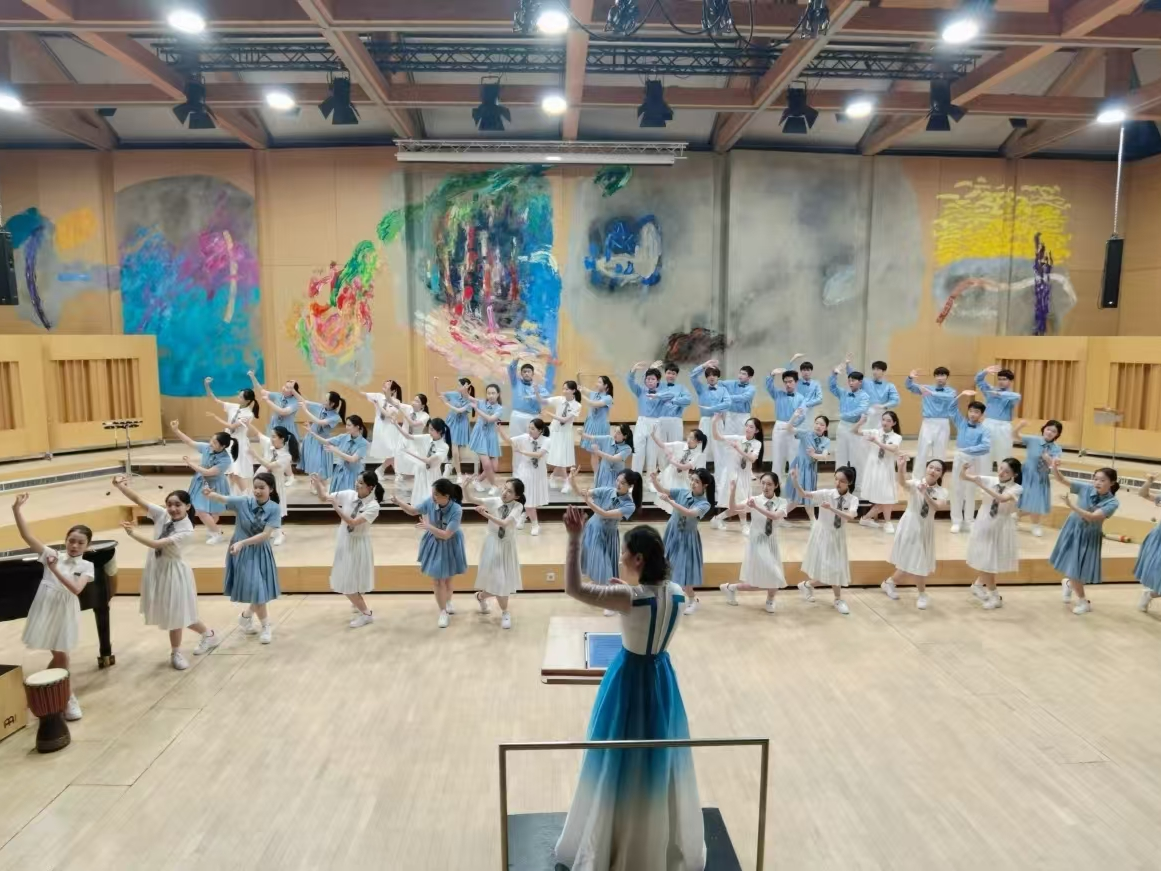 深中学子天籁之声唱响世界音乐之都