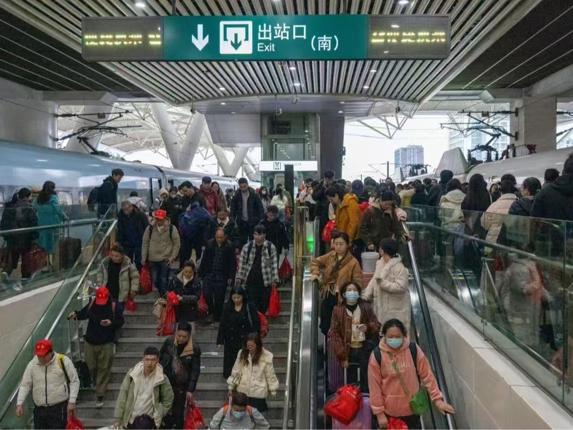 春运迎返程客流最高峰 广铁到达客流超246万人次