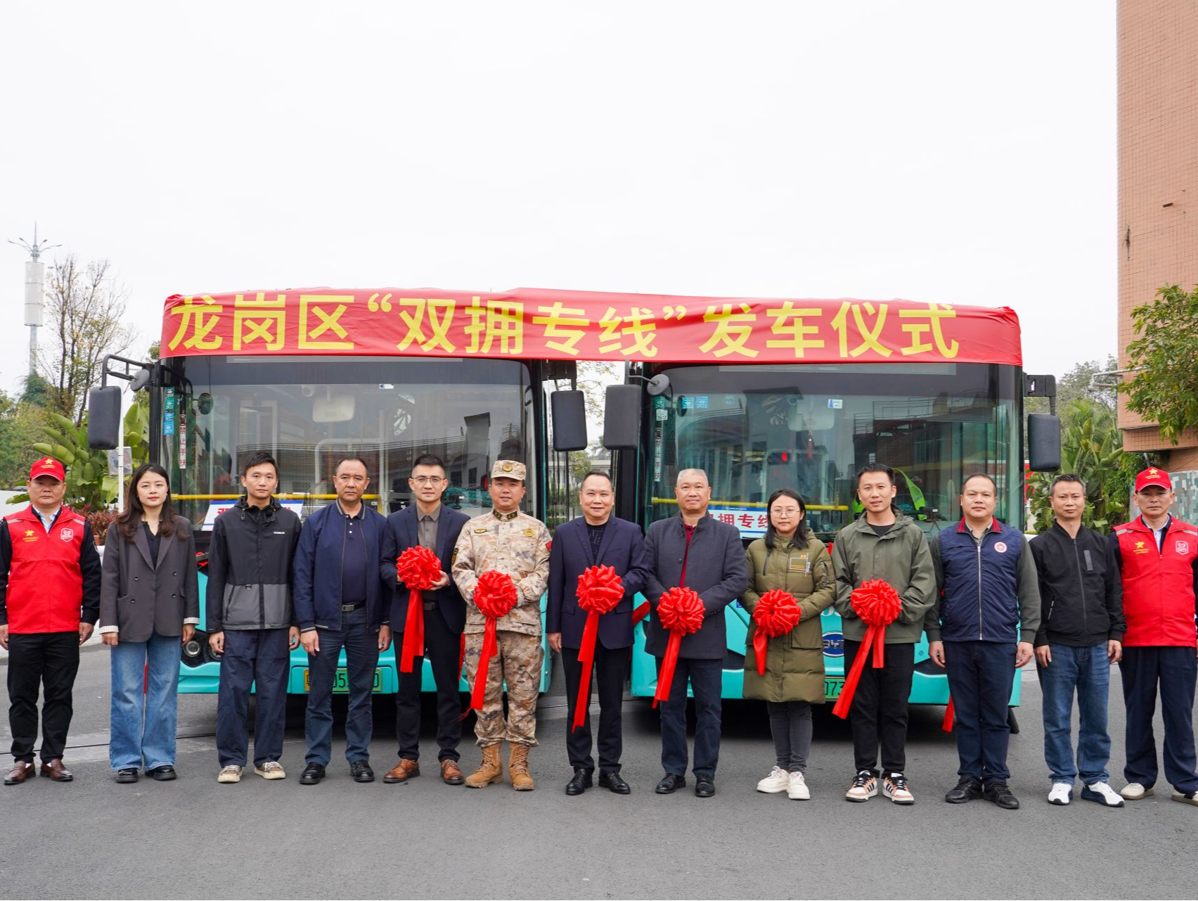 “两点一线”，深圳首条双拥公交线在龙岗正式发车
