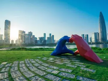 针对这三项“潜力股”，深圳拿出三个“100亿”