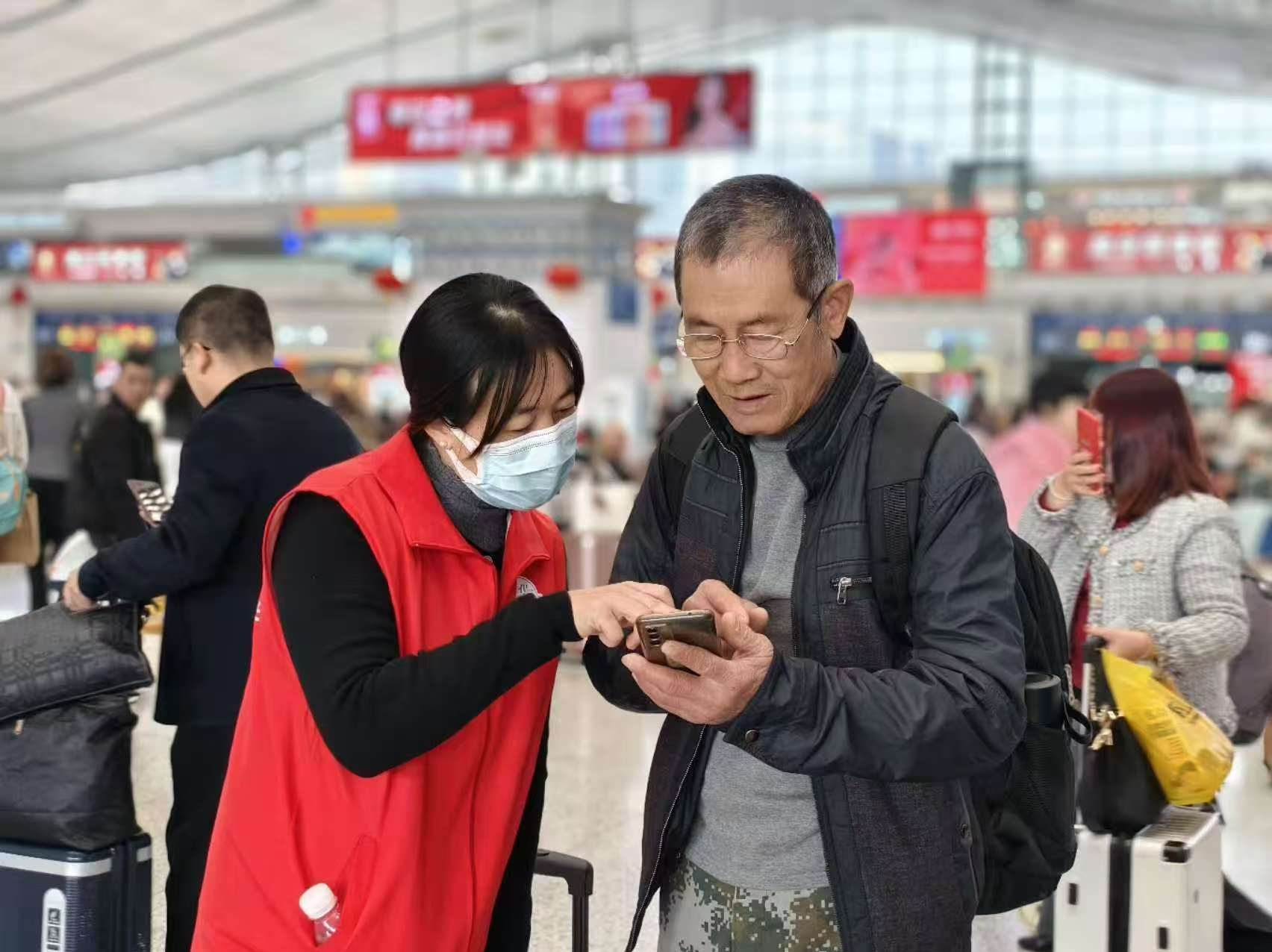 情满归途！深圳北站春运期间上演一个个暖心瞬间