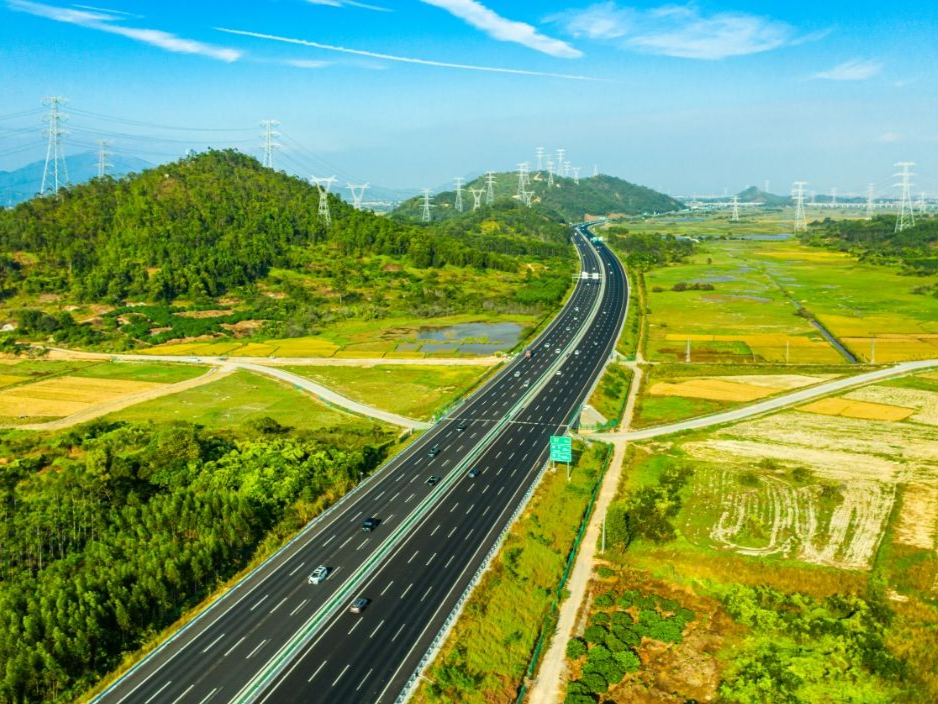 全国高速公路返程流量集中 预计2月3日将达流量峰值