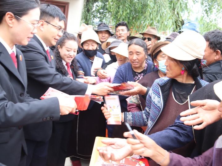 跨越三千公里，东莞法官罗磊援藏路书写司法温情