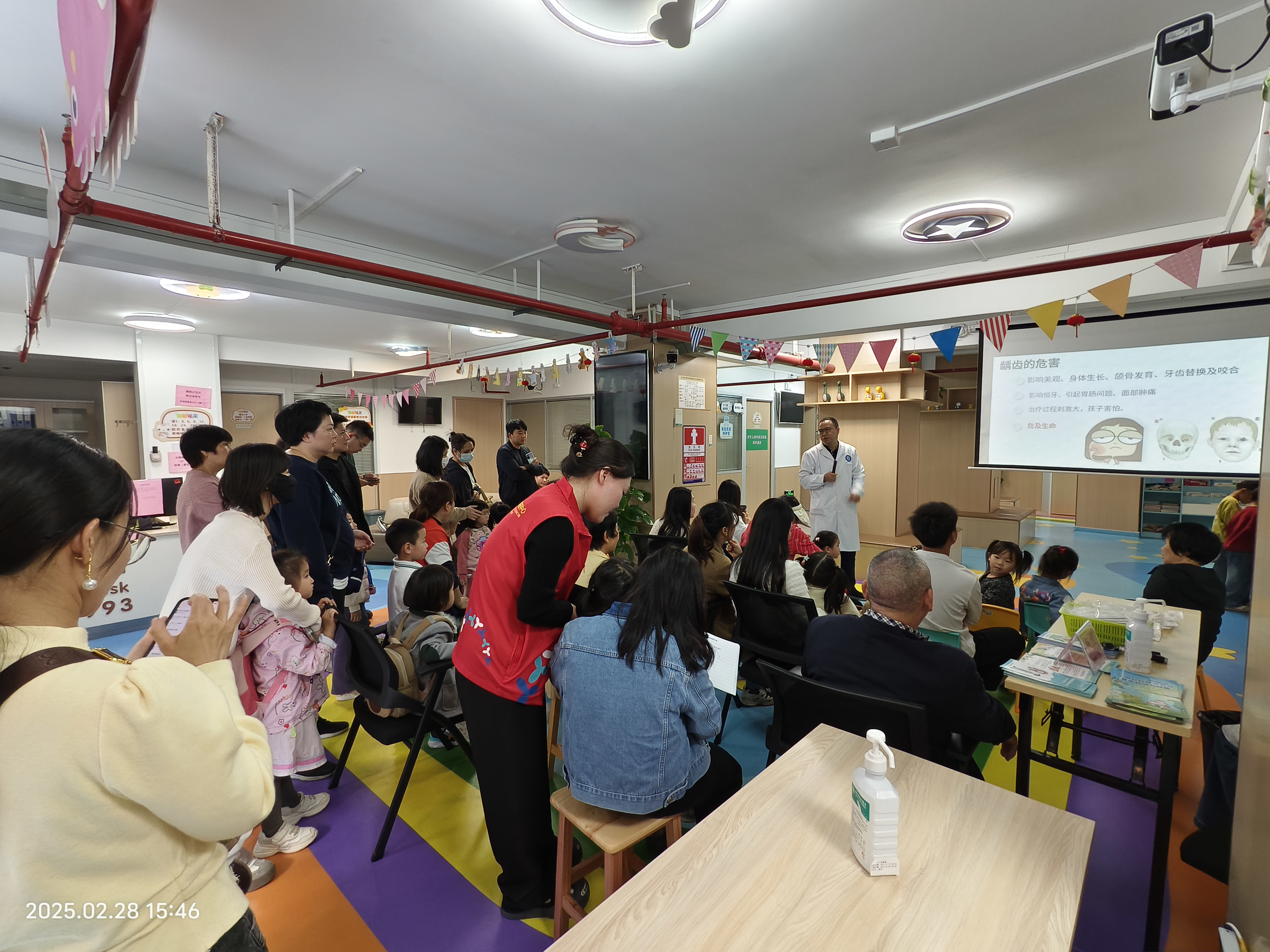 新村社区开展"关爱儿童健康"主题义诊活动