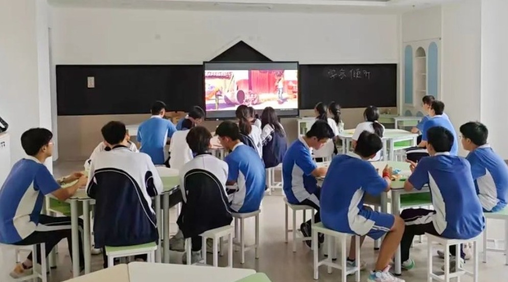 学校也有4S店营业？看看中科附高学子玩新花样