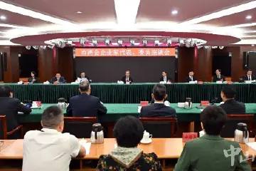 郭文海与市两会企业家代表、委员座谈