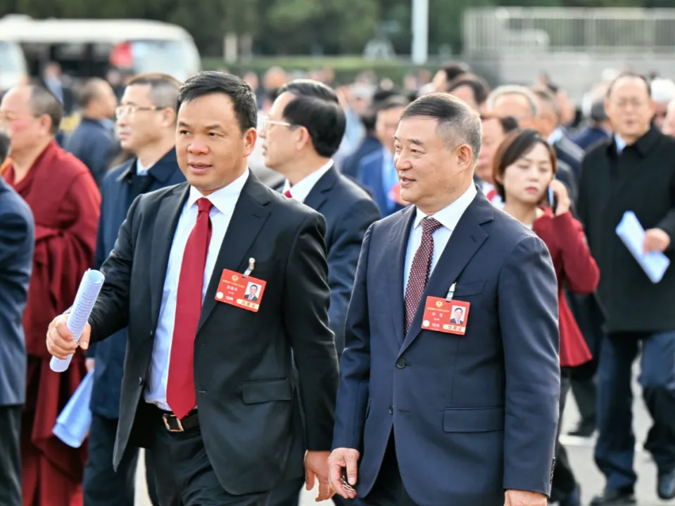 民营企业家的信心，藏在这首诗里 | 两会观察