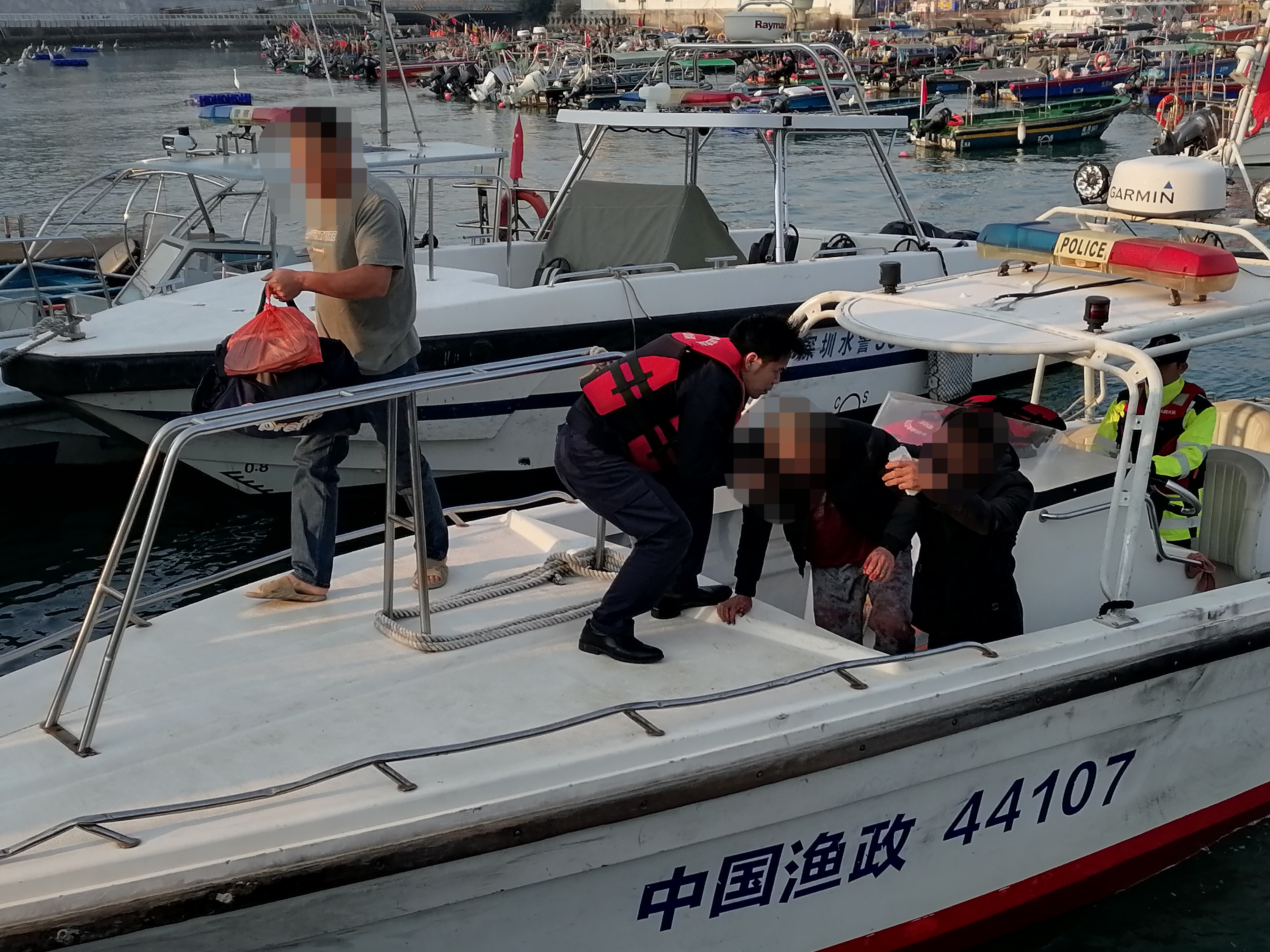 90分钟！深圳成功救援一受伤渔民