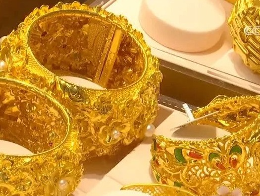 大跳水！金价跌至近3周最低点，有人刚买了10公斤……