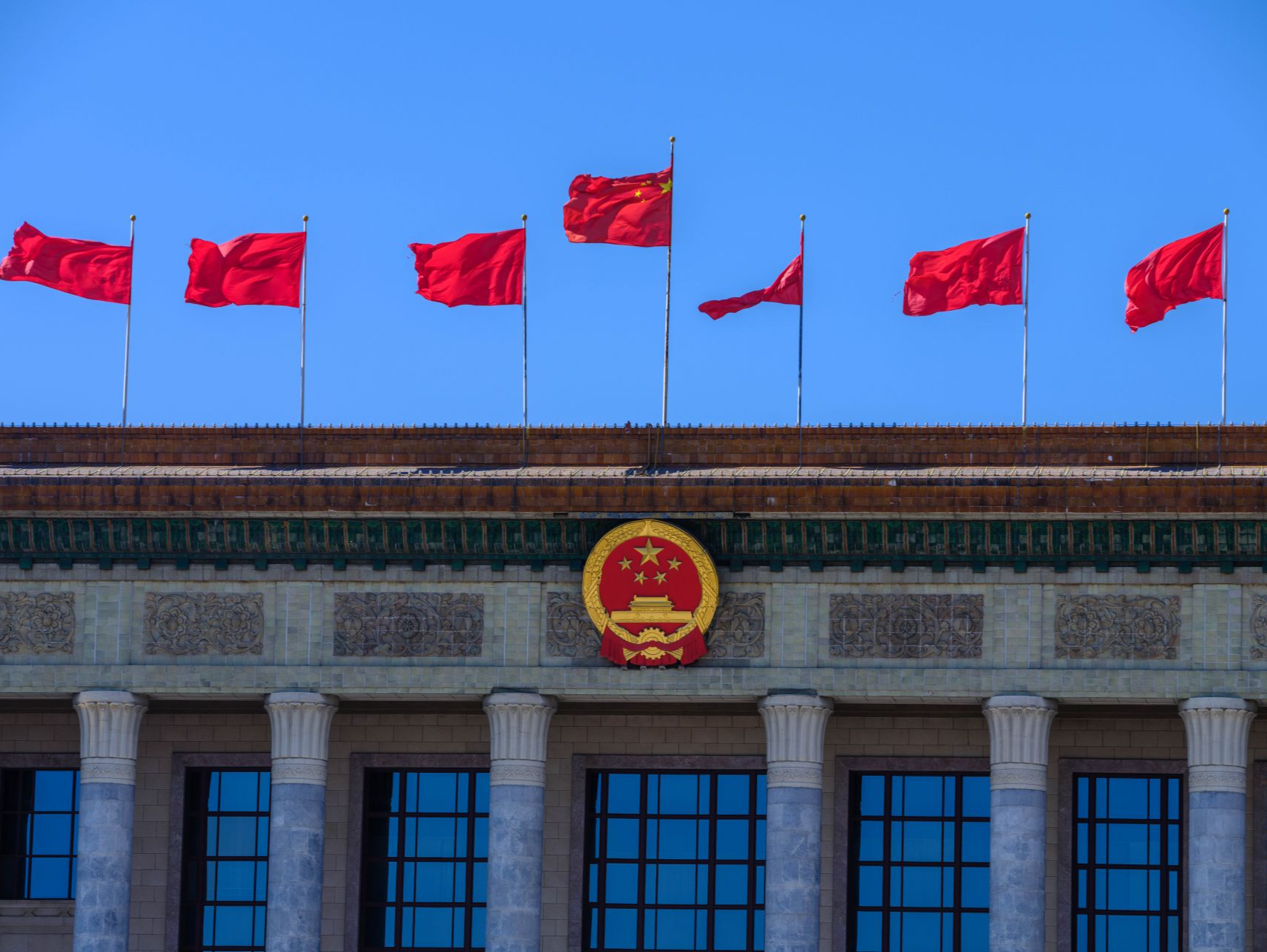 十四届全国人大三次会议举行第二次全体会议 习近平等出席 