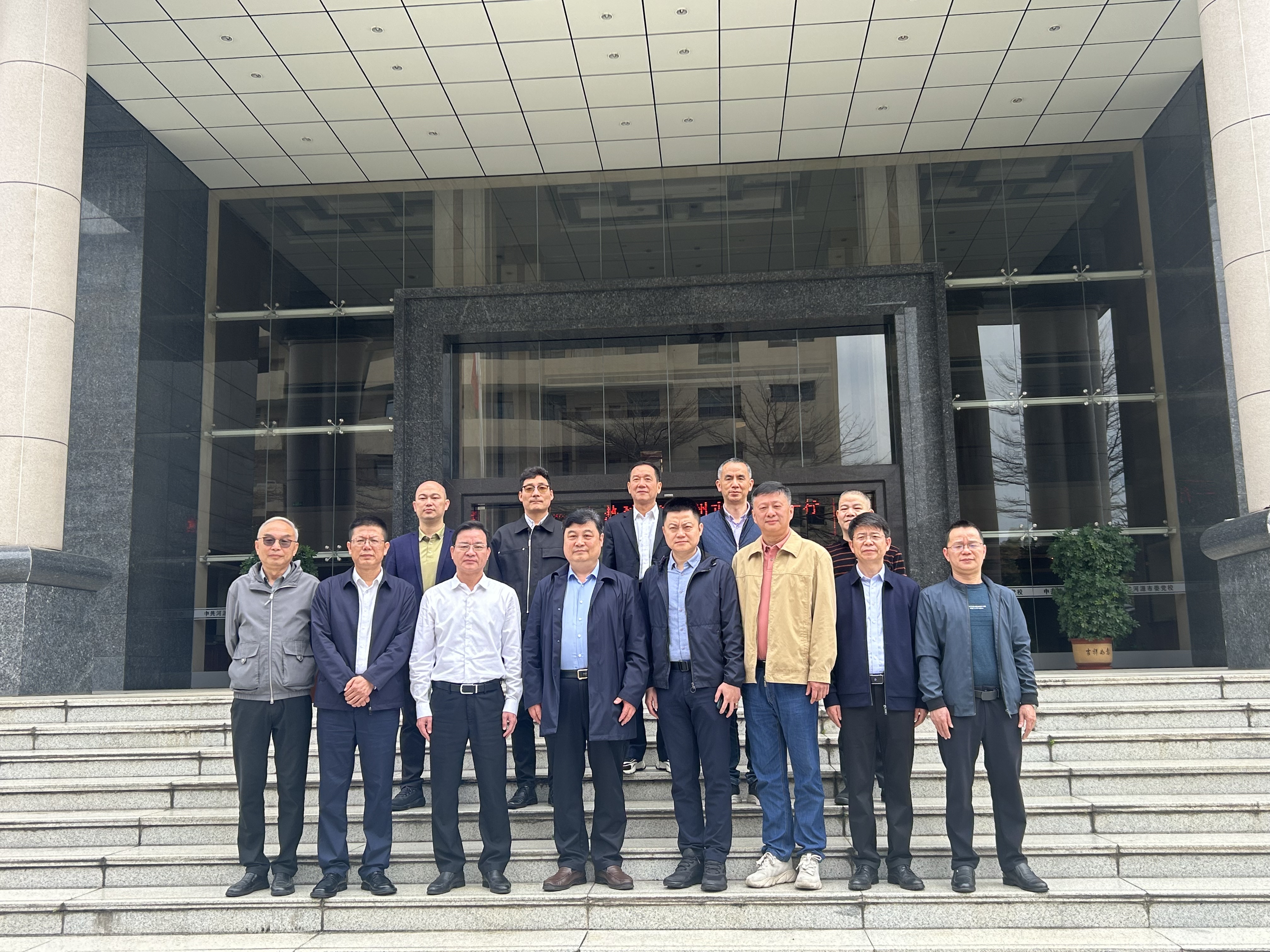 深圳报业集团积极推动 湖北鄂州市委党校调研雅色乡村振兴