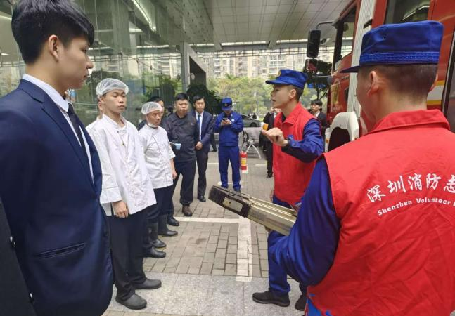 深圳消防进社区开展“学雷锋”志愿服务