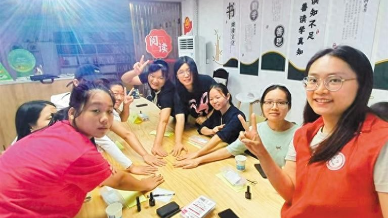 深圳万余名社会工作者扎根社区 六边形战士守护你我他