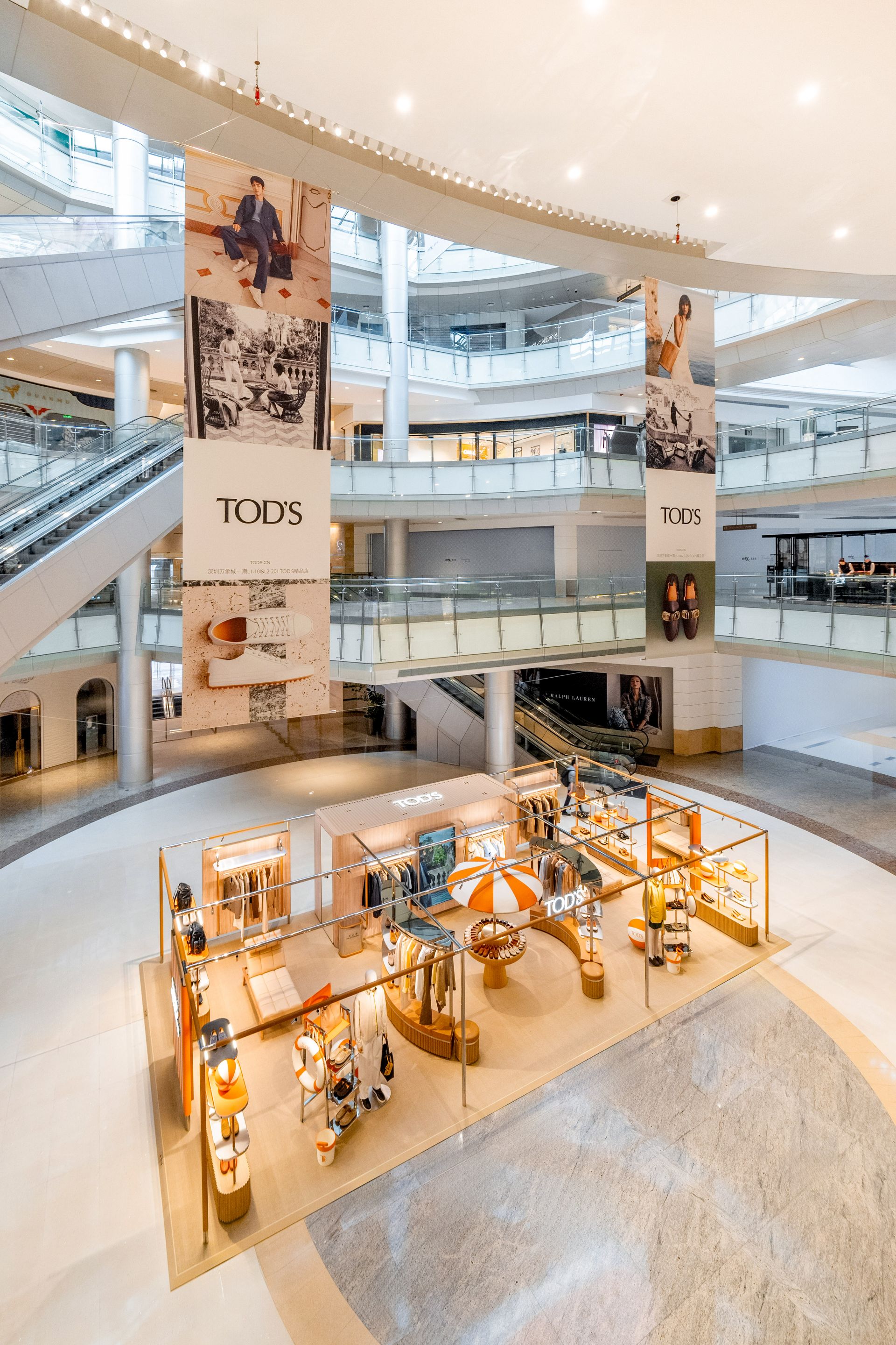 TOD’S 品牌大使亮相ITALIAN SUMMER深圳限时主题空间