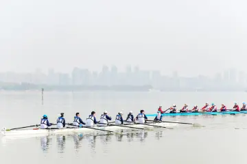 “精英杯”商学院赛艇挑战赛“艇进”武汉，人大商学院代表队“一马当先”