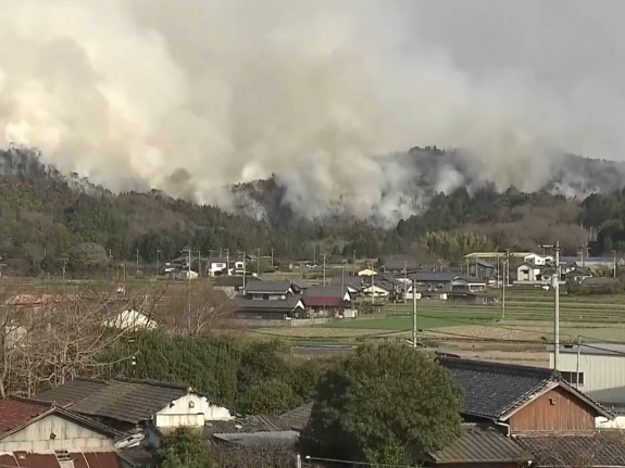 日本两地山火仍在蔓延，多校停课千余户紧急避难 