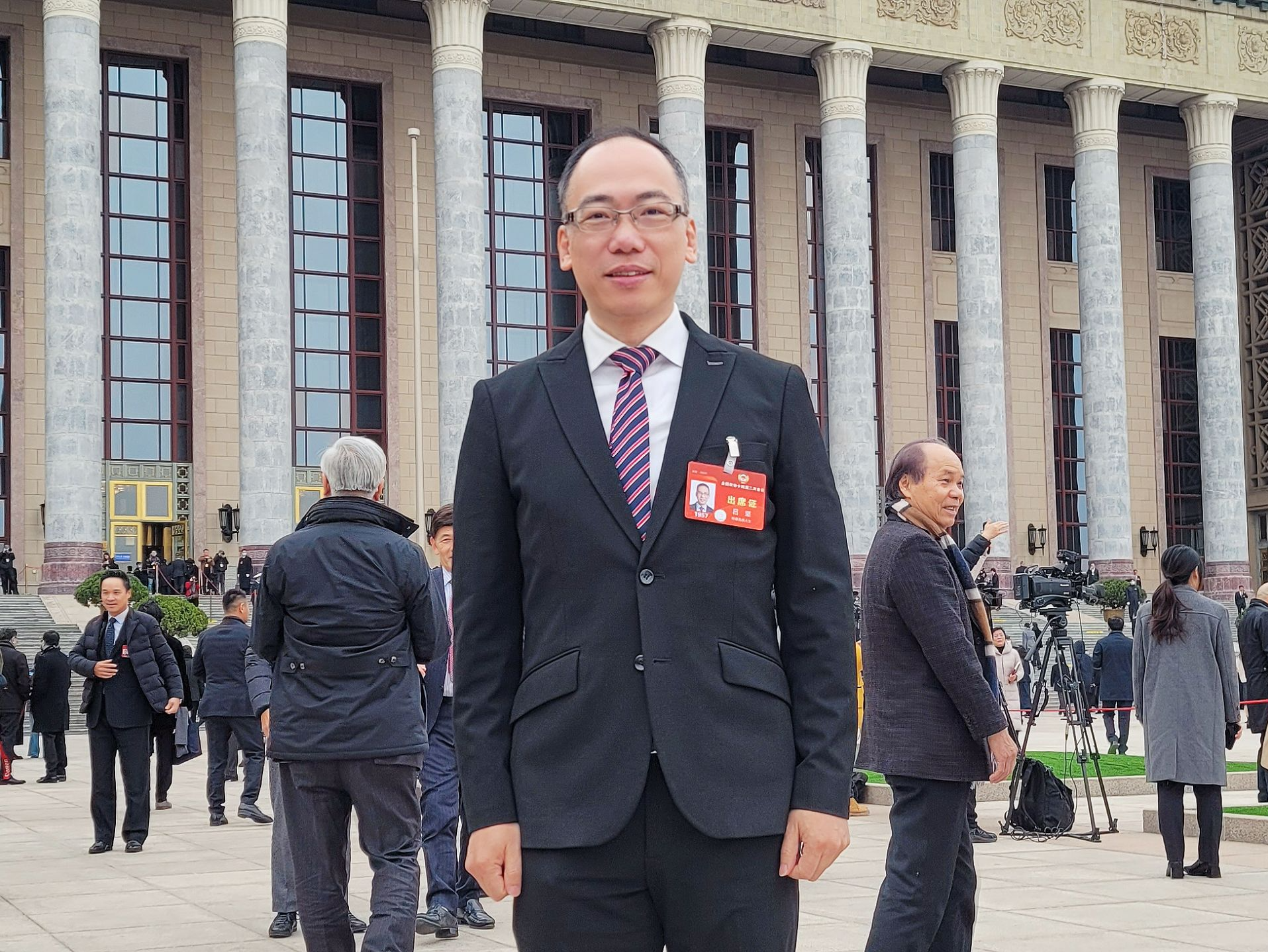 全国政协委员吕坚:聚焦深港融合,推动跨境低空经济发展