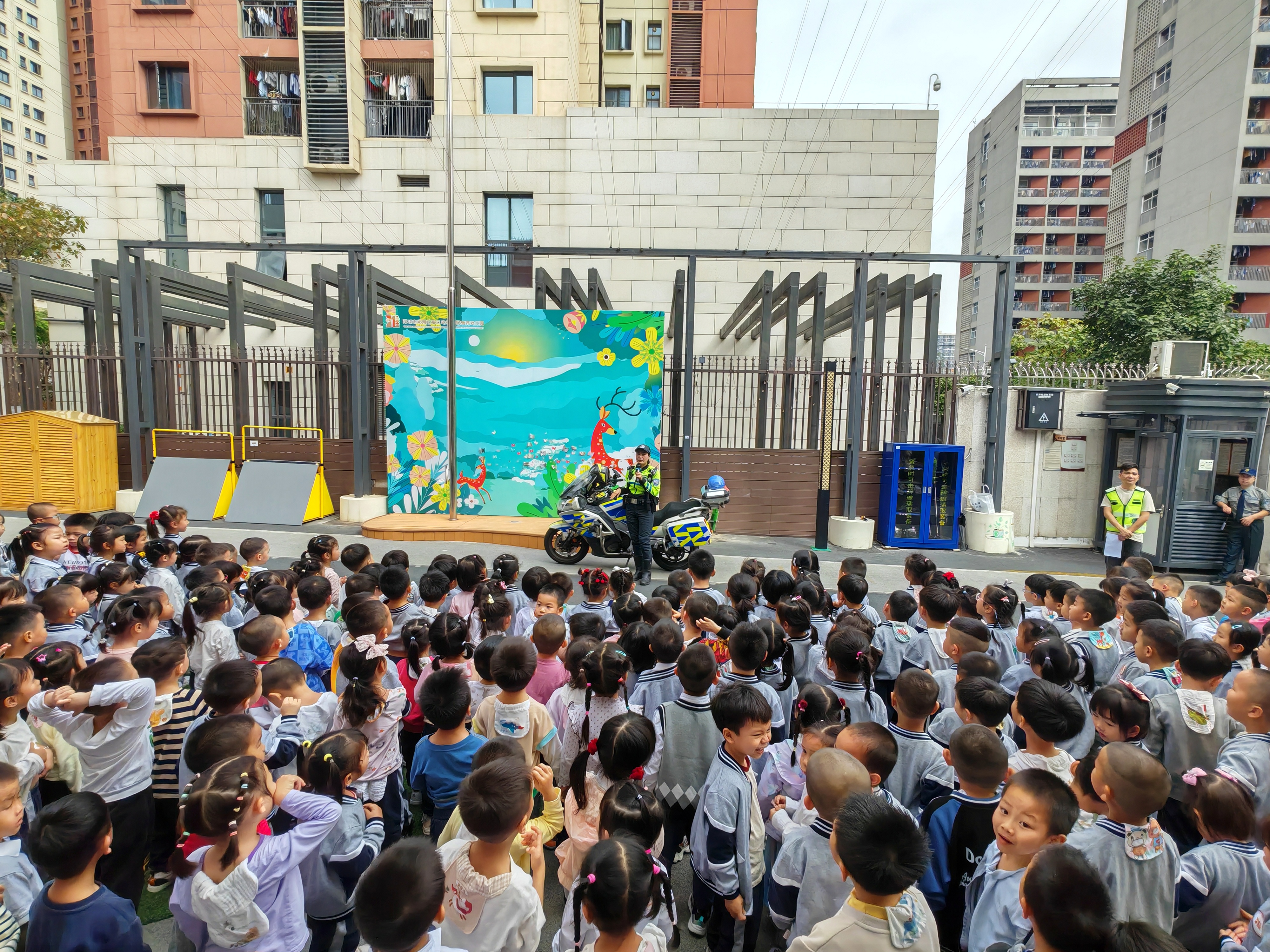 护航青少年成长，光明交警全力推进“开学第一课”