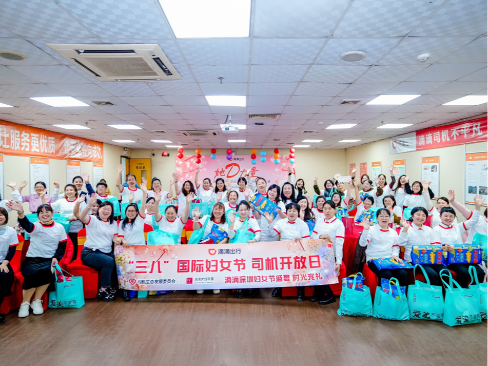 桃花园社区举办“释放负能，激活生命能量”瑜伽健身活动