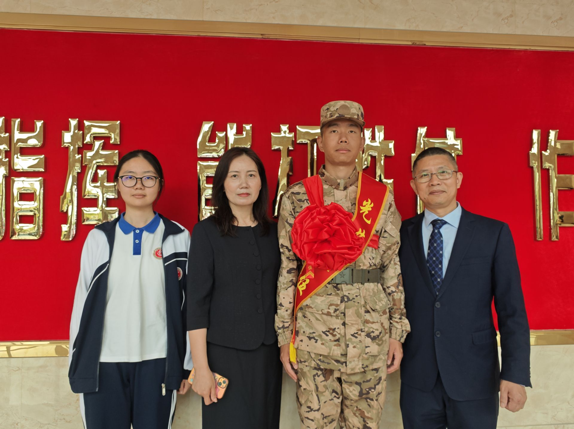 两位在校大学生携笔从戎，他们这样说……