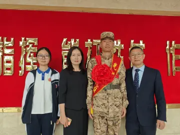 两位在校大学生携笔从戎，他们这样说……