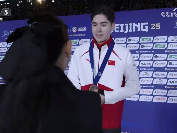 短道速滑世锦赛 刘少昂1500米获得铜牌