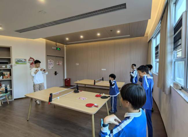 南园街道赤尾社区“老带新”乒乓球公益课程助力青少年健康成长