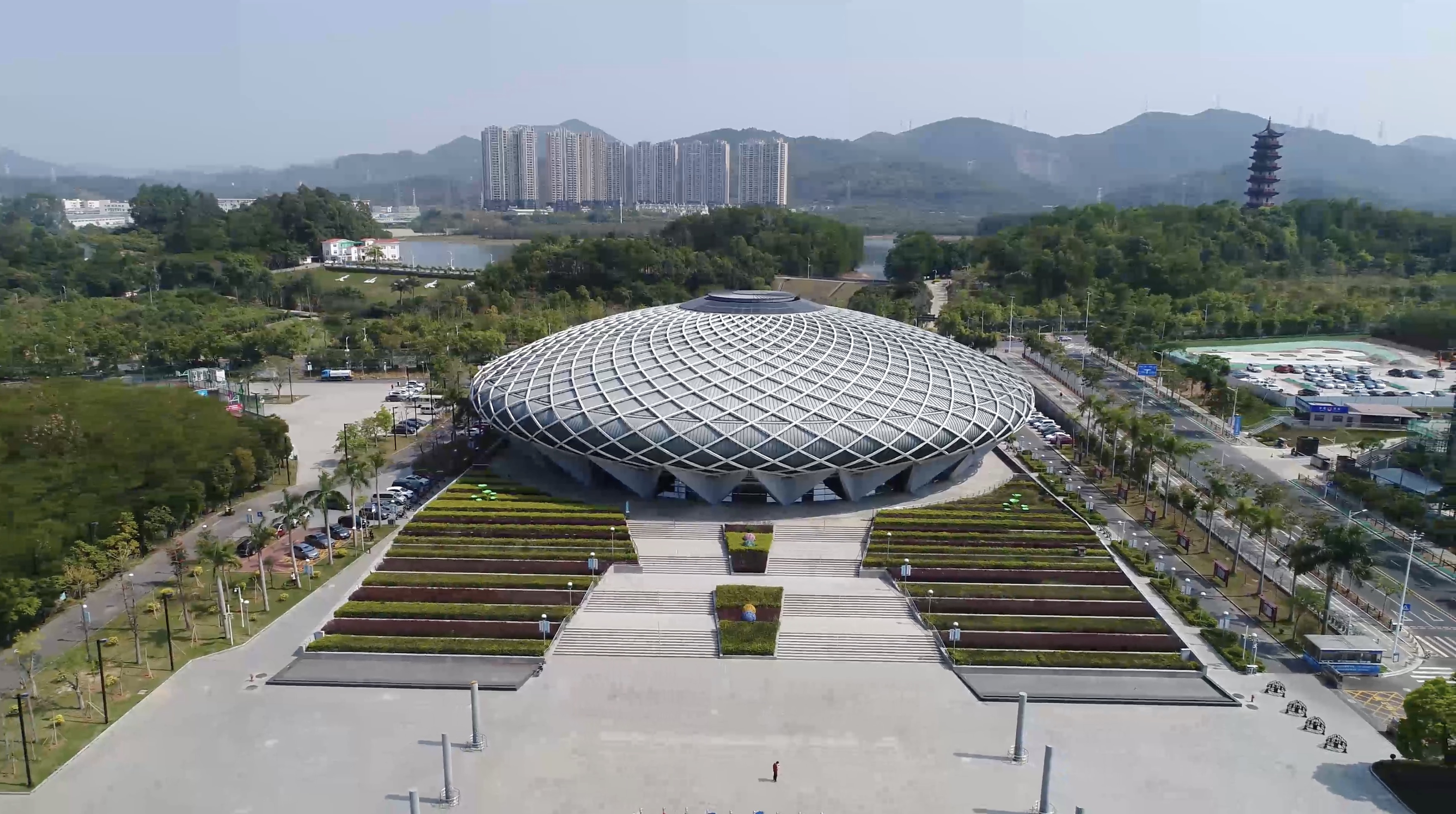 十五运会艺体场馆惊艳亮相，坪山“飞碟体育馆”蓄势待发  