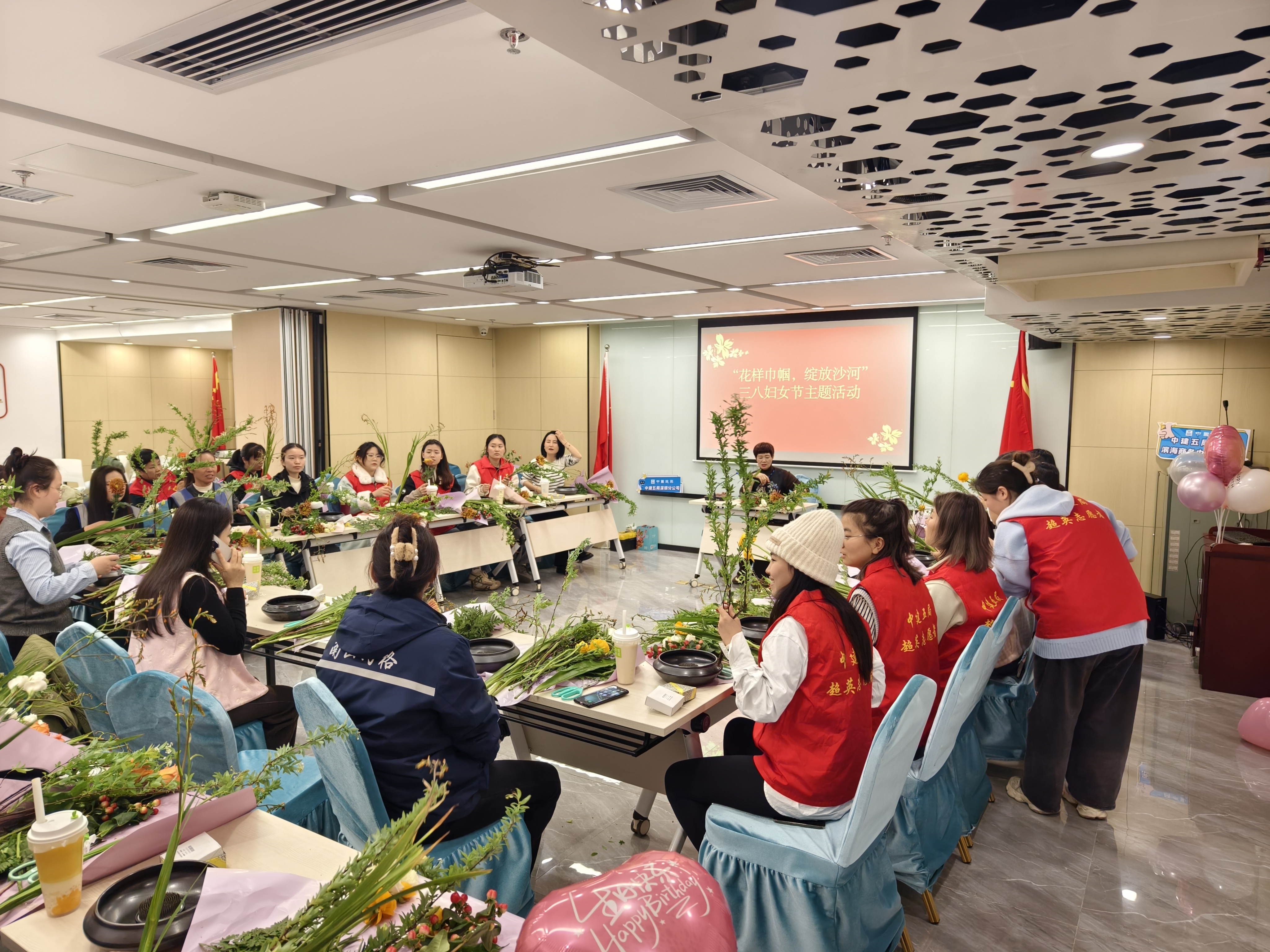 巾帼“她”力量，中建五局一线建设者共庆“三八”妇女节