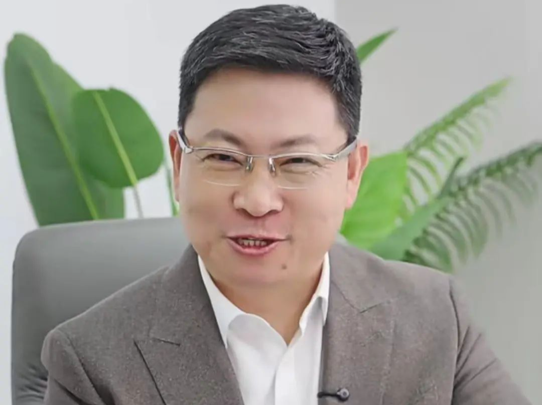 冲上热搜！华为余承东官宣“想不到的产品”，A股这一板块被带火→
