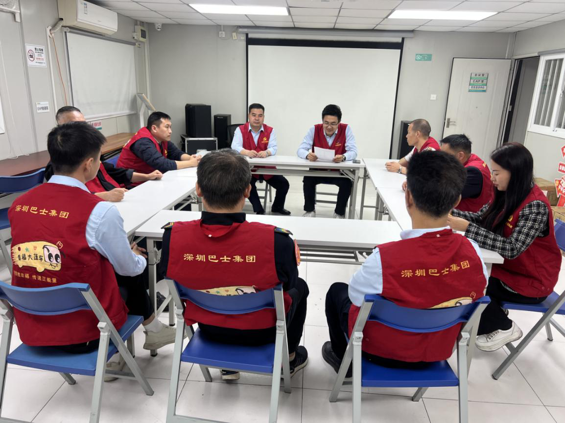 践行雷锋精神，深巴公交人开展主题党日活动