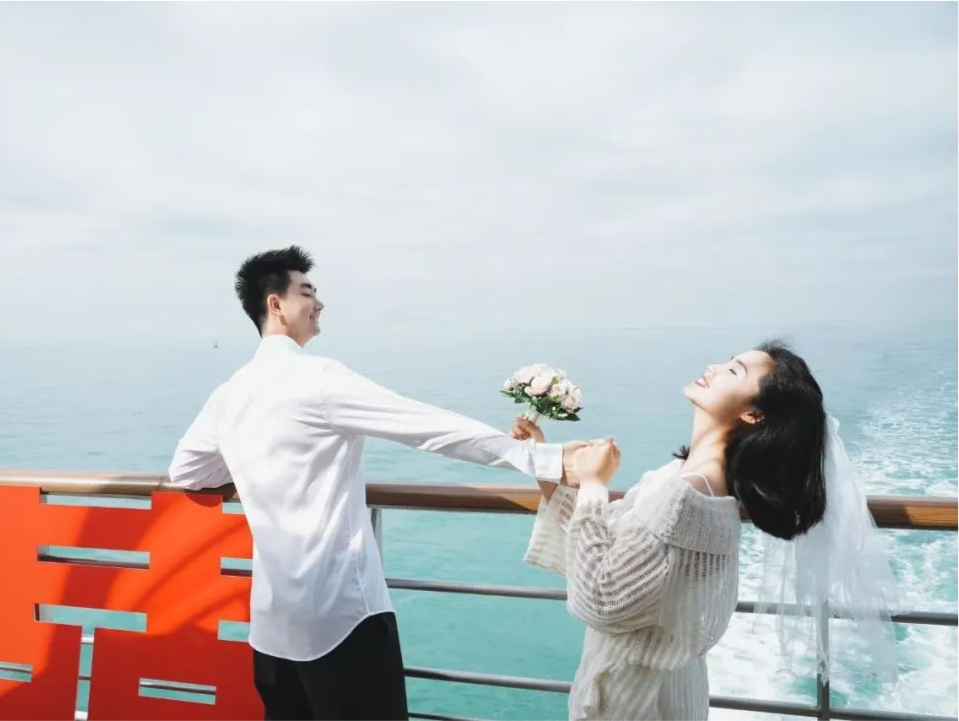 浪漫游轮上见证“山盟海誓”，深圳首个户外海上婚姻证书颁发点上线