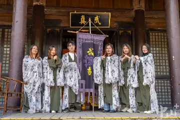 “穿越时空”当大侠！42名香港游客在中山影视城沉浸式体验“剧本杀”