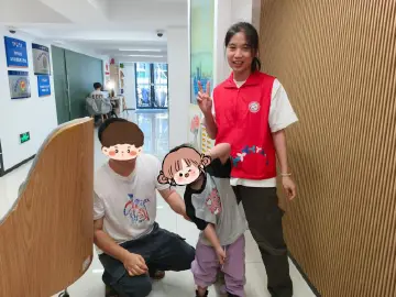 水贝社区社工助走失特殊儿童平安返家 