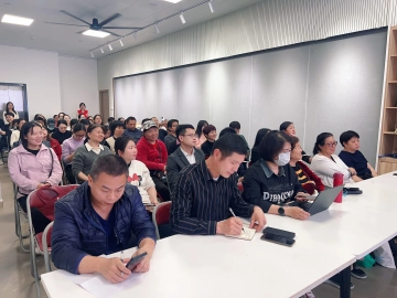 基层社区推广AI应用，坂田街道五和社区开展DeepSeek应用公益讲座