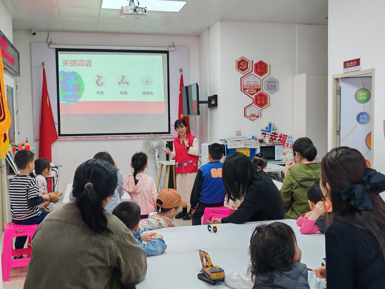 木头龙社区开展恐龙鸟类科普活动，青少年“变废为宝”践行环保