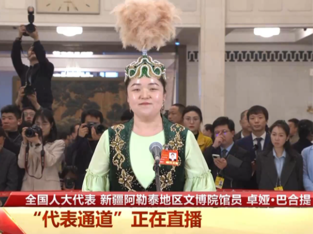 代表通道丨卓娅·巴合提：《我的阿勒泰》让全世界认识了我美丽的家乡