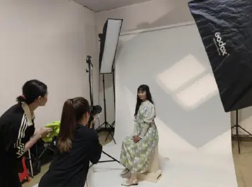 “百姓客厅”定格芳华：红星社区为女性 职工打造专属肖像记忆