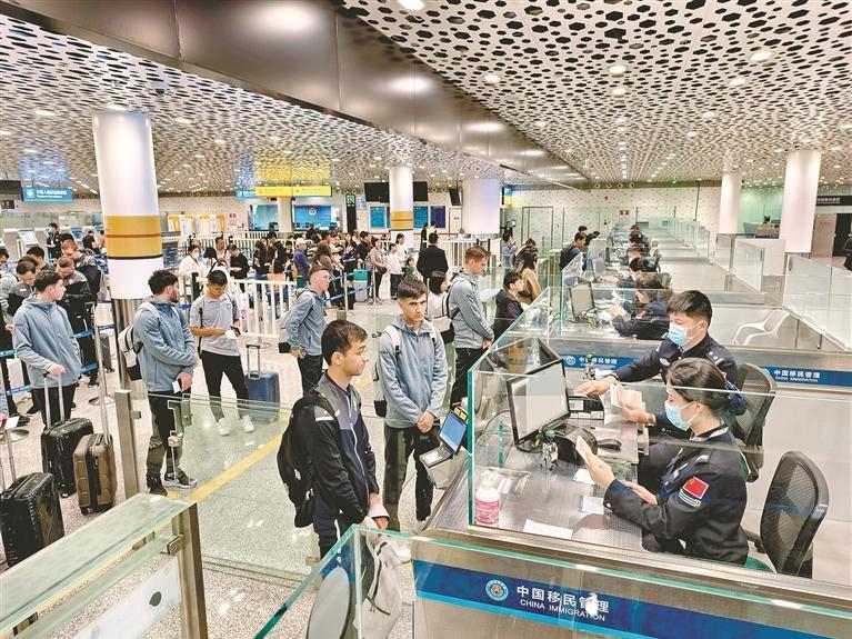 两项便利措施即日起实施！港澳台居民可线上申办电子临时通行证